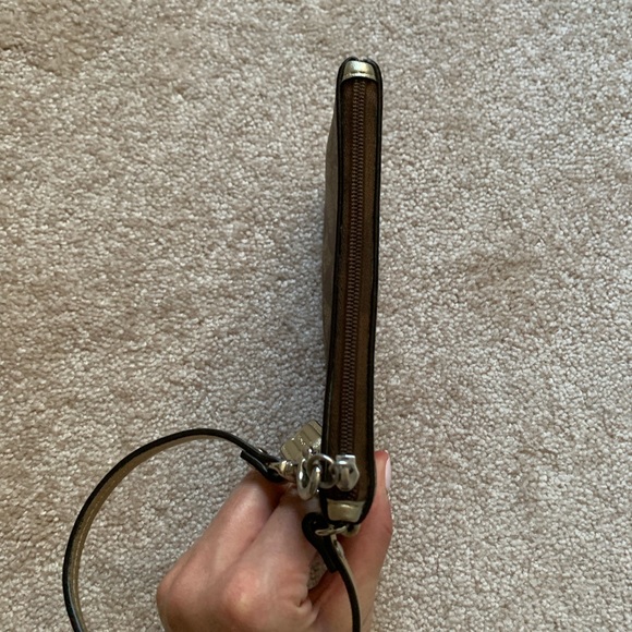 Coach | Metallic gold & brown leather wristlet - Picture 5 of 8